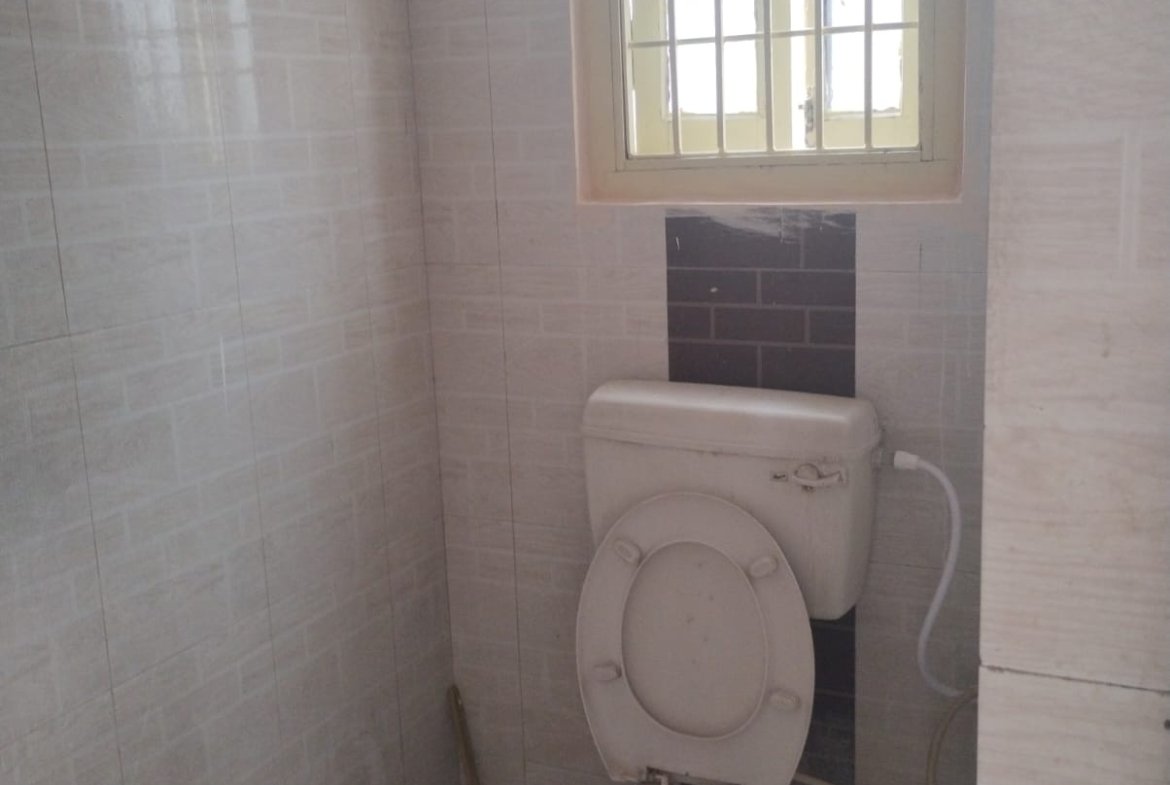 Prime location 3 BHK flat for rent near Bailey Road, Patna, 4th-floor apartment, ₹13,000/month, with car parking