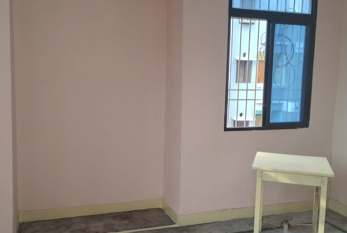 Spacious 3 BHK flat on 4th floor near Bailey Road, Patna, available for rent at ₹13,000 per month, prime location with car parking
