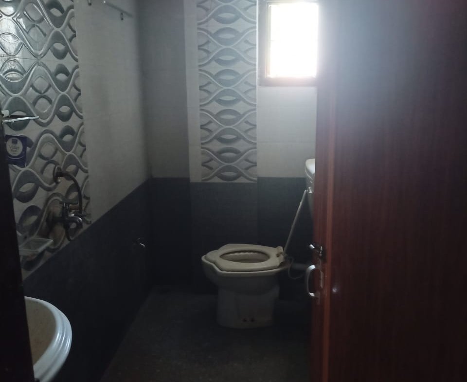 Semi-furnished 2 BHK house in South Amolapatty, Dibrugarh, on ground floor, prime area, rent below ₹10,000, ideal for families or bachelors.
