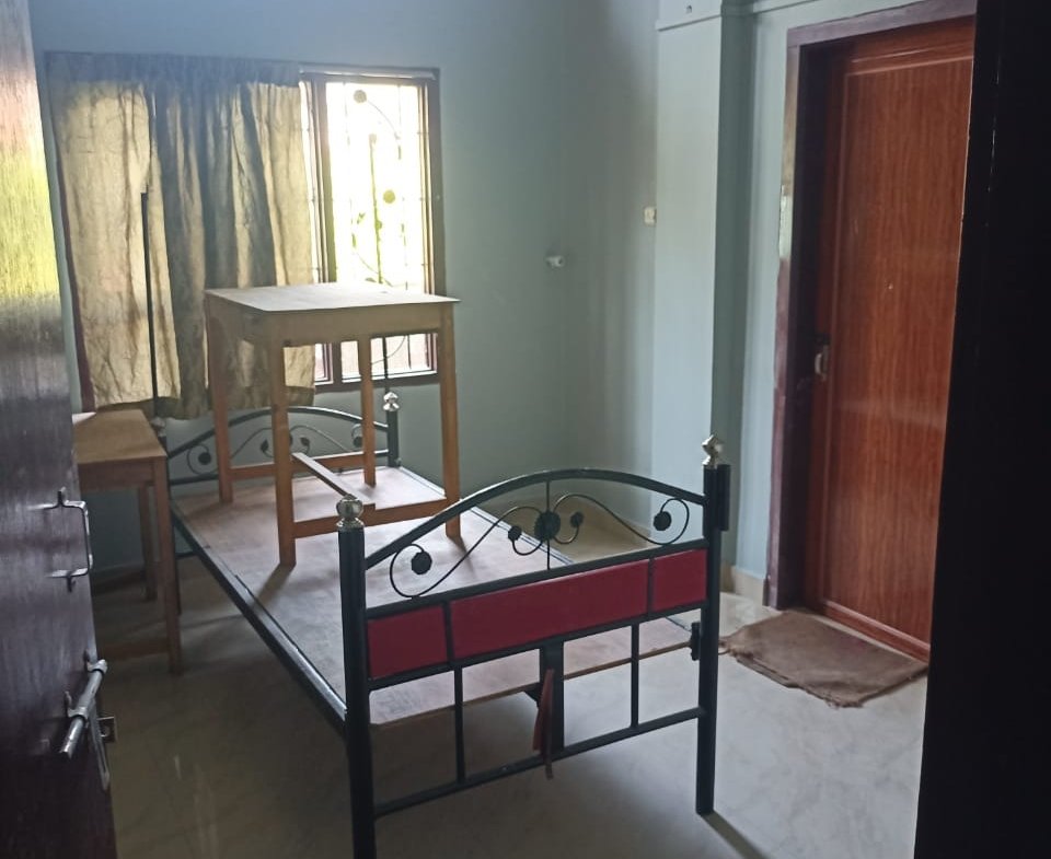 Ground floor 2 BHK house for rent in South Amolapatty, Dibrugarh, semi-furnished, under ₹10,000, in a prime location, perfect for family or professionals.