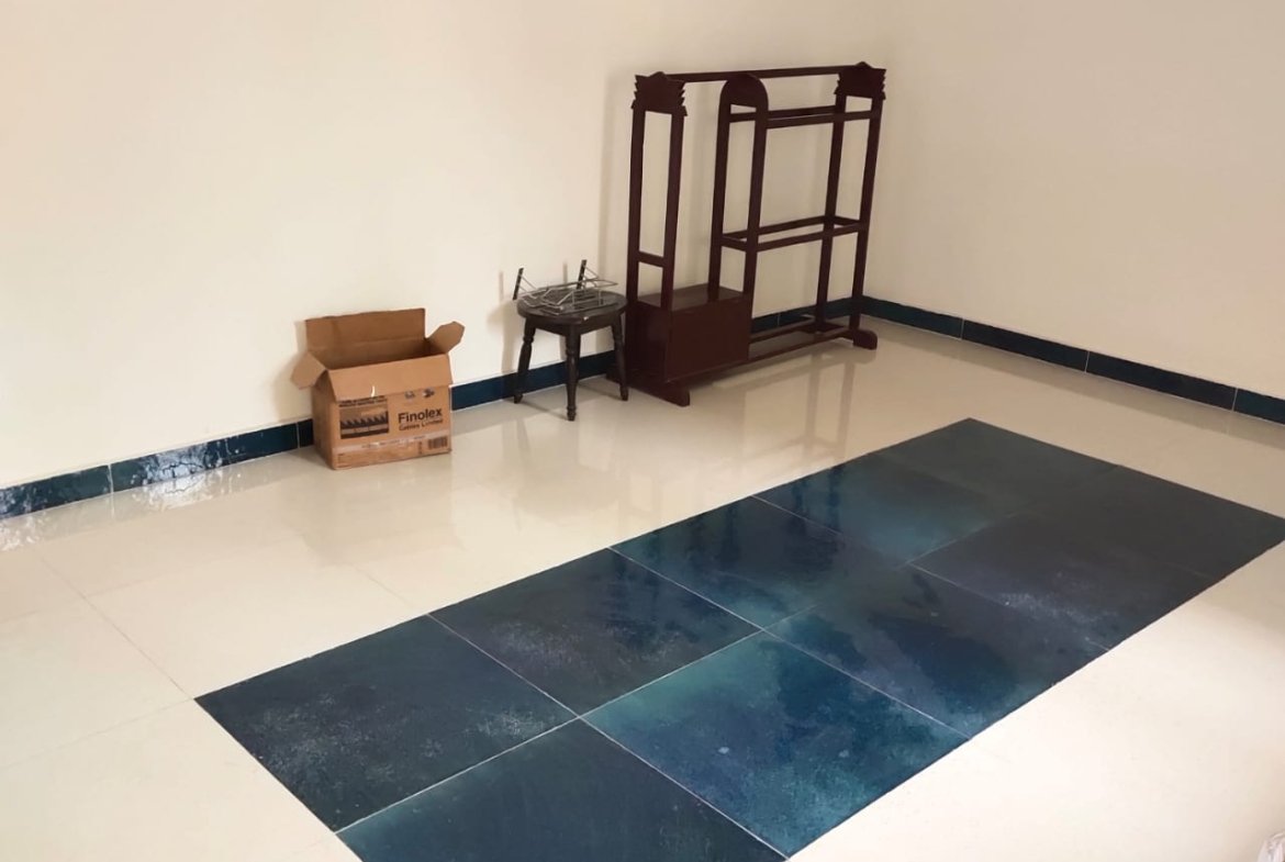 Affordable 2 BHK house for rent in Khalipara with parking.