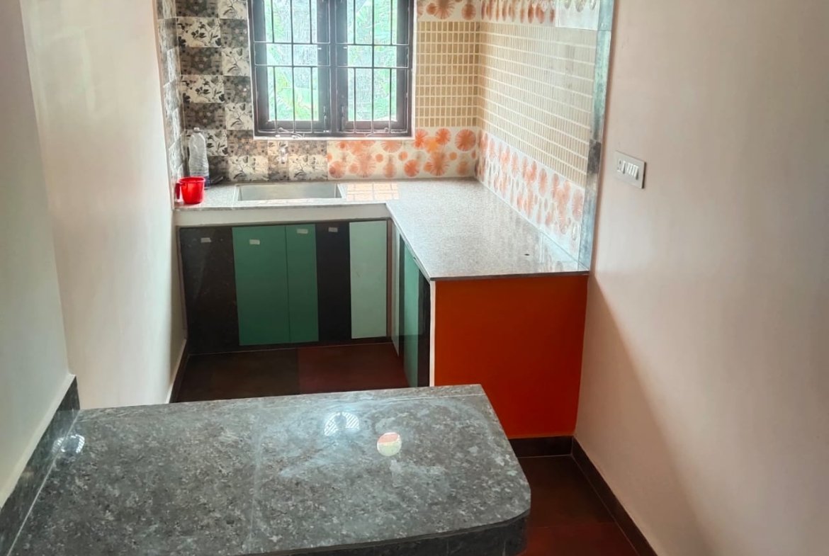 2 BHK rental house in Khalipara, Guwahati with car parking space.