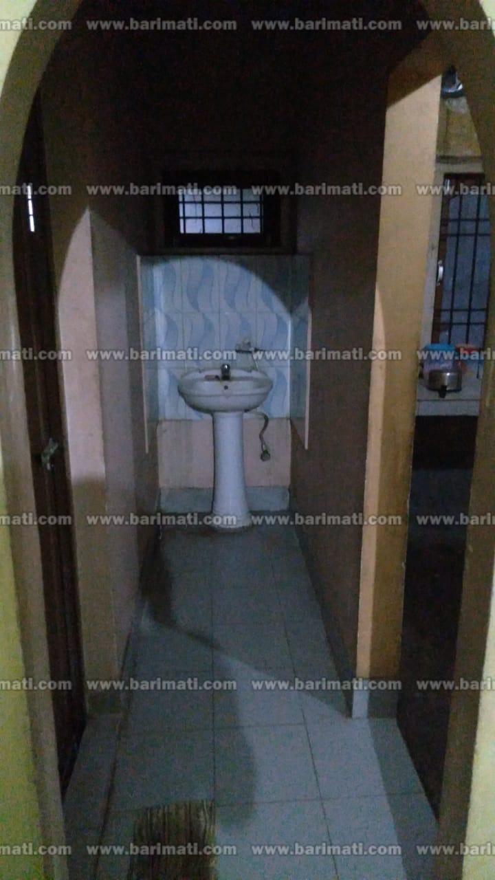 1 BHK Ground Floor House for Rent in Dhirenpara, Guwahati with Basic Furnishings