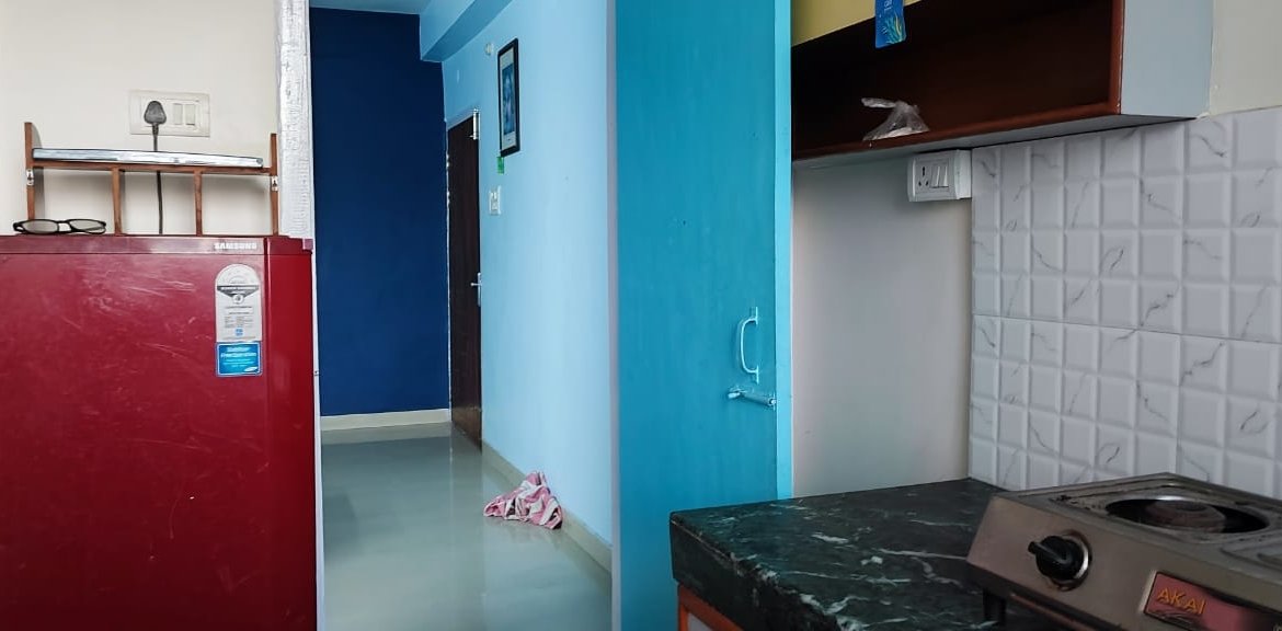 2 BHK flat for rent in Guwahati’s Bhangagarh area, 3rd floor, fully furnished with sofa set, dining table, beds, and more for just ₹20,000