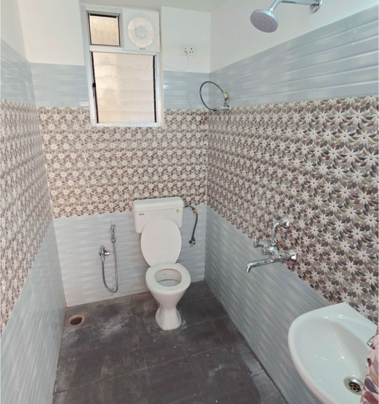 Prime location 2 BHK flat with 2 bathrooms for rent at Khalihamari, Dibrugarh, offering lift facilities and excellent 5th-floor views, rent Rs 18,000