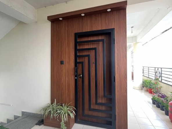 Luxurious 2BHK flat for rent in the heart of Dibrugarh town with complete furnishings.