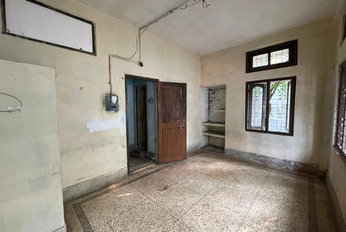 1 BHK house at prime Rajgarh Road location for rent. Description: This 1 BHK house for rent is located in a sought-after area of Rajgarh Road, Guwahati. Available on the 1st floor for ₹9,000 per month, perfect for single tenants or small families.