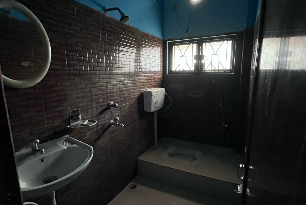 Prime location 3 BHK house at Naliapool, Dibrugarh, with 1 bathroom, first-floor access, and a rent of ₹12,000