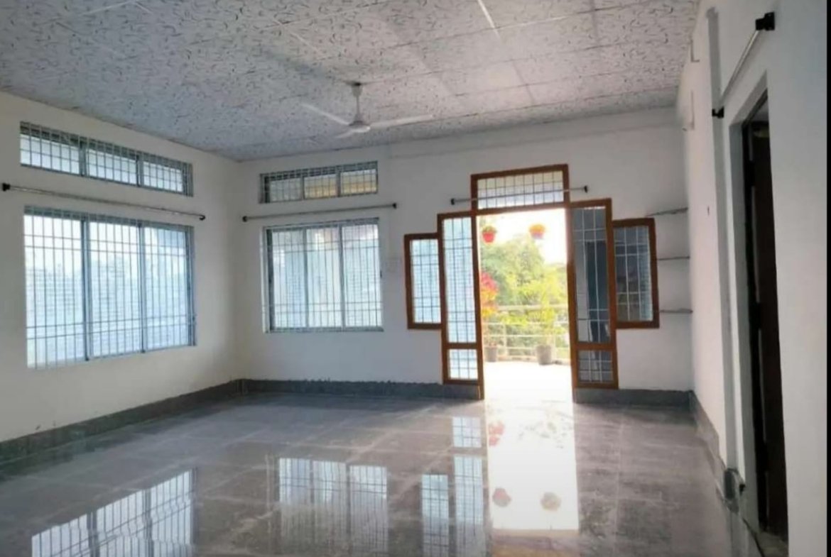Prime location 3 BHK house available for rent at Chiring Chapori, Dibrugarh, featuring car parking, a spacious layout, and a rent of just Rs 8500