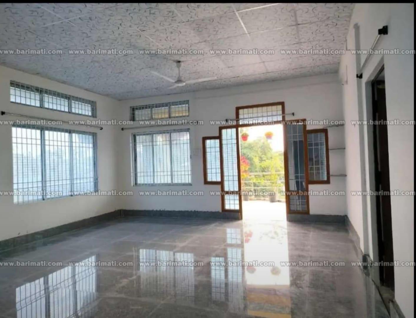 Prime location 3 BHK house available for rent at Chiring Chapori, Dibrugarh, featuring car parking, a spacious layout, and a rent of just Rs 8500