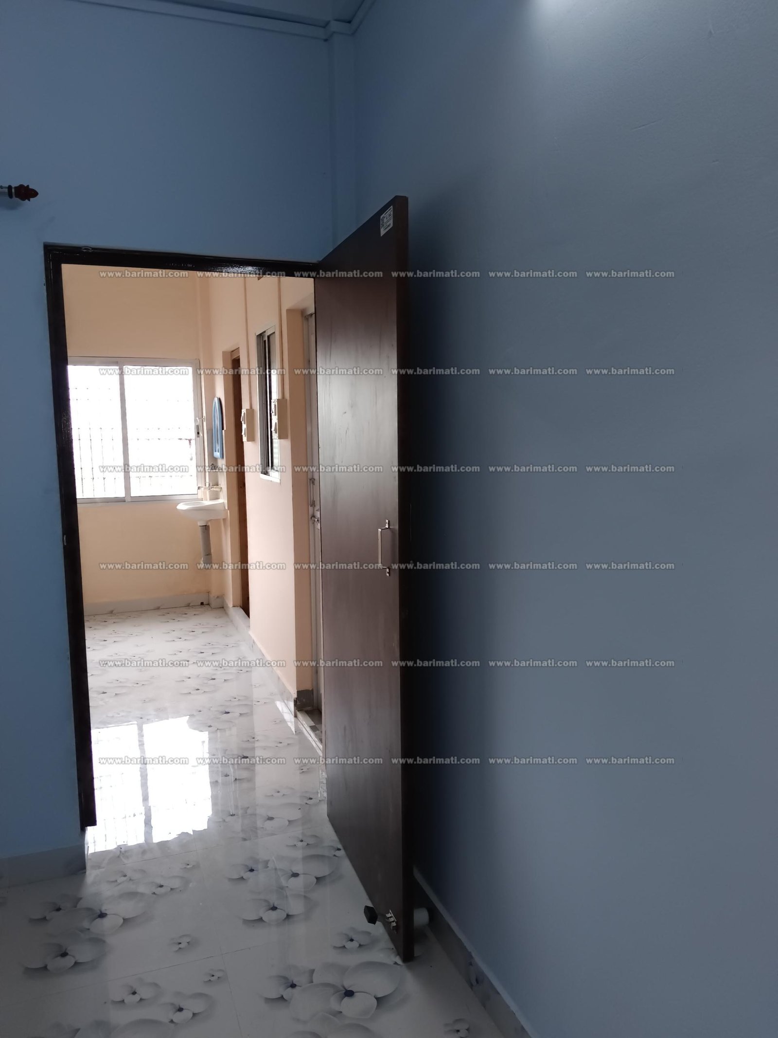 Spacious 1 BHK apartment for rent in Chiring Chapori, Dibrugarh with essential amenities like AC and water tank, ideal for bachelors or small families