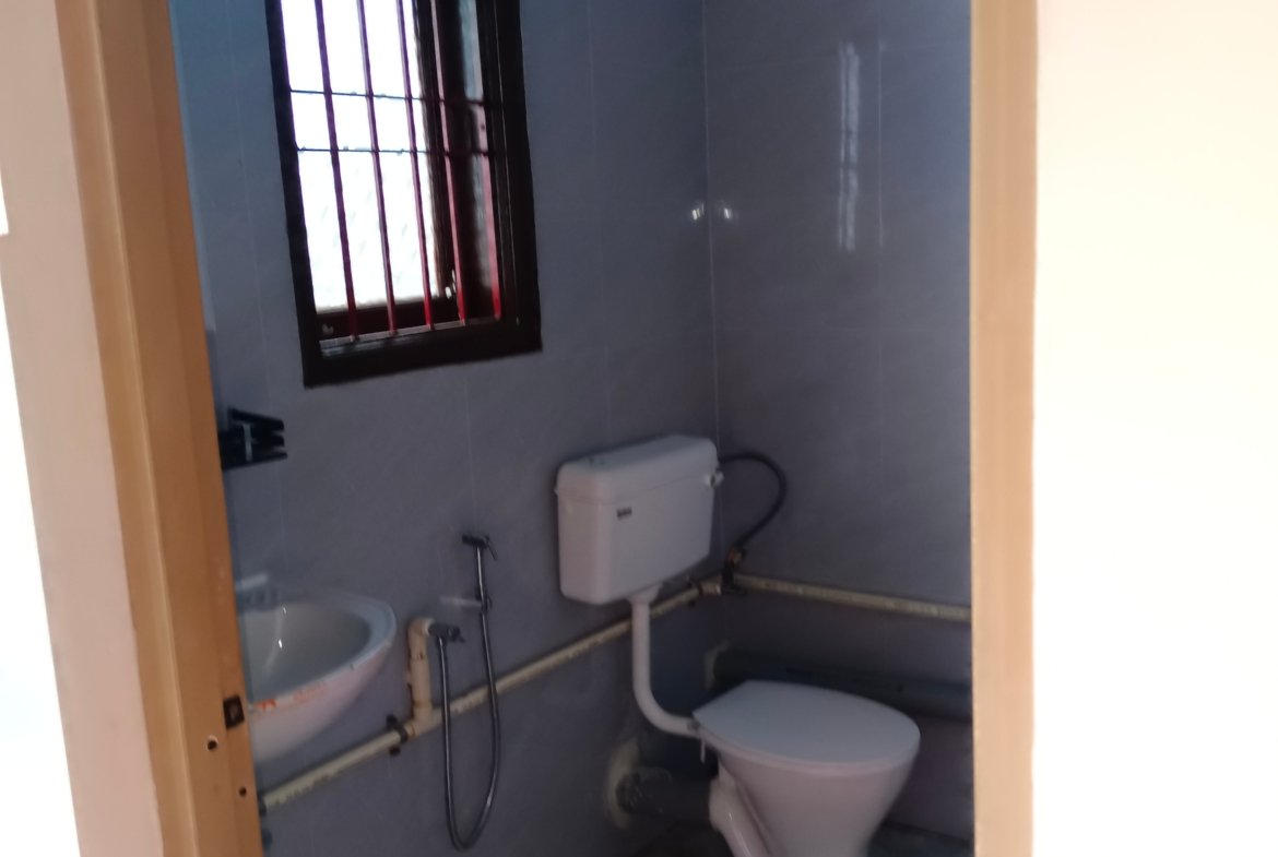 First-floor 1 BHK rental in Chiring Chapori with parking, inverter backup, air conditioning, and individual water supply, ideal for peaceful living