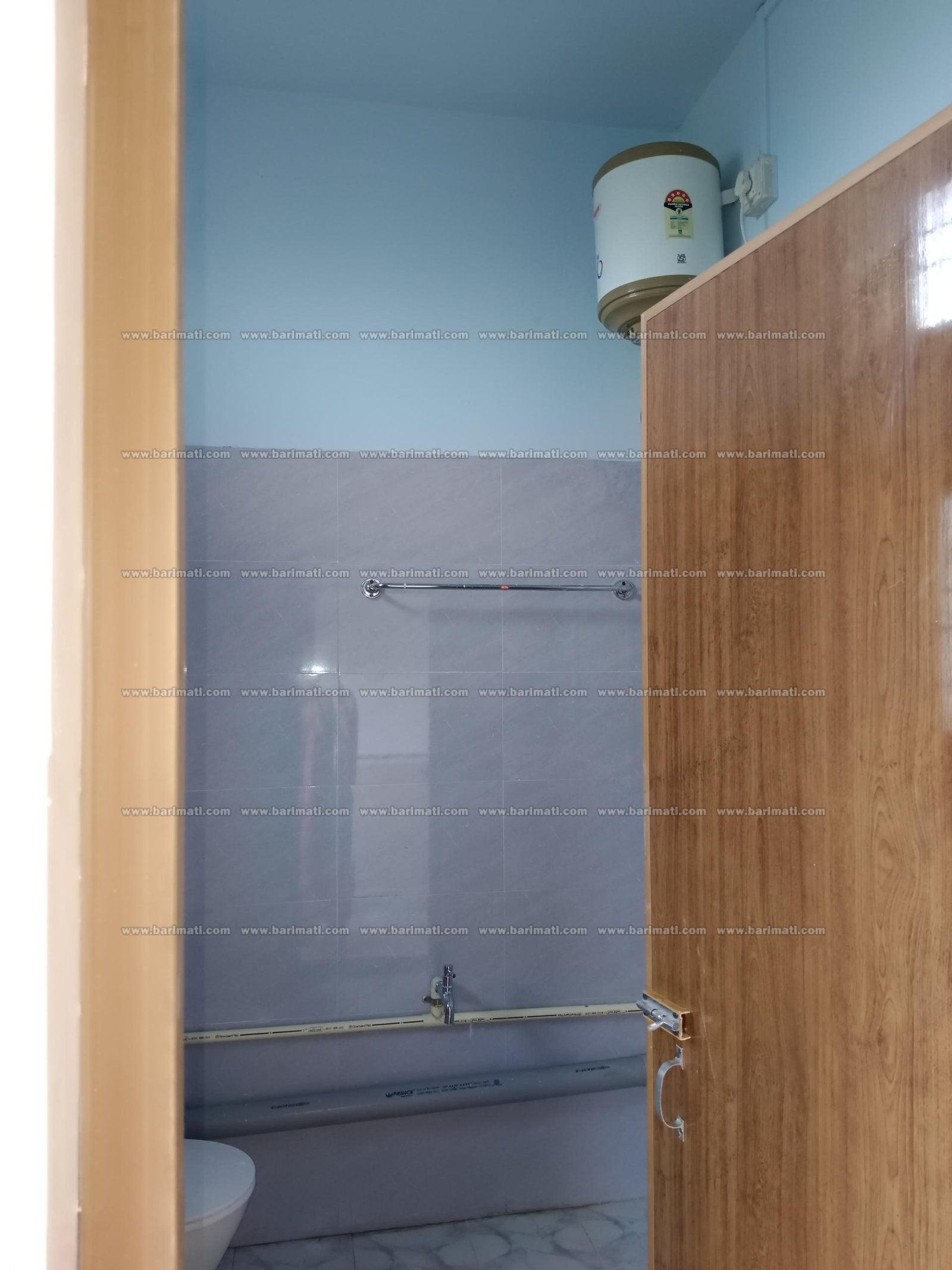 Comfortable 1 BHK first-floor rental home in Chiring Chapori, Dibrugarh featuring car parking, air conditioning, and reliable power backup