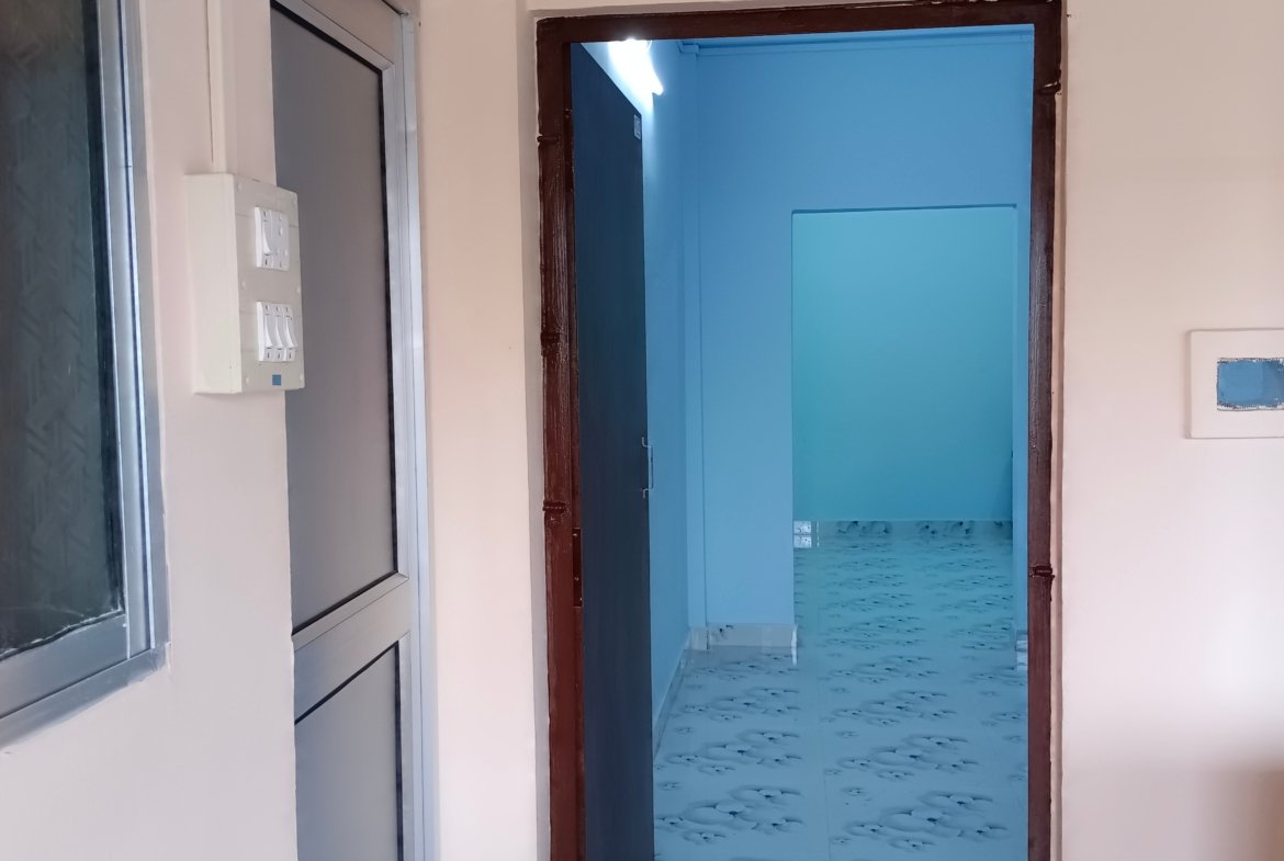 Chiring Chapori 1 BHK flat with modern features like AC and inverter, secure car parking, and water tank, offered at a reasonable monthly rent