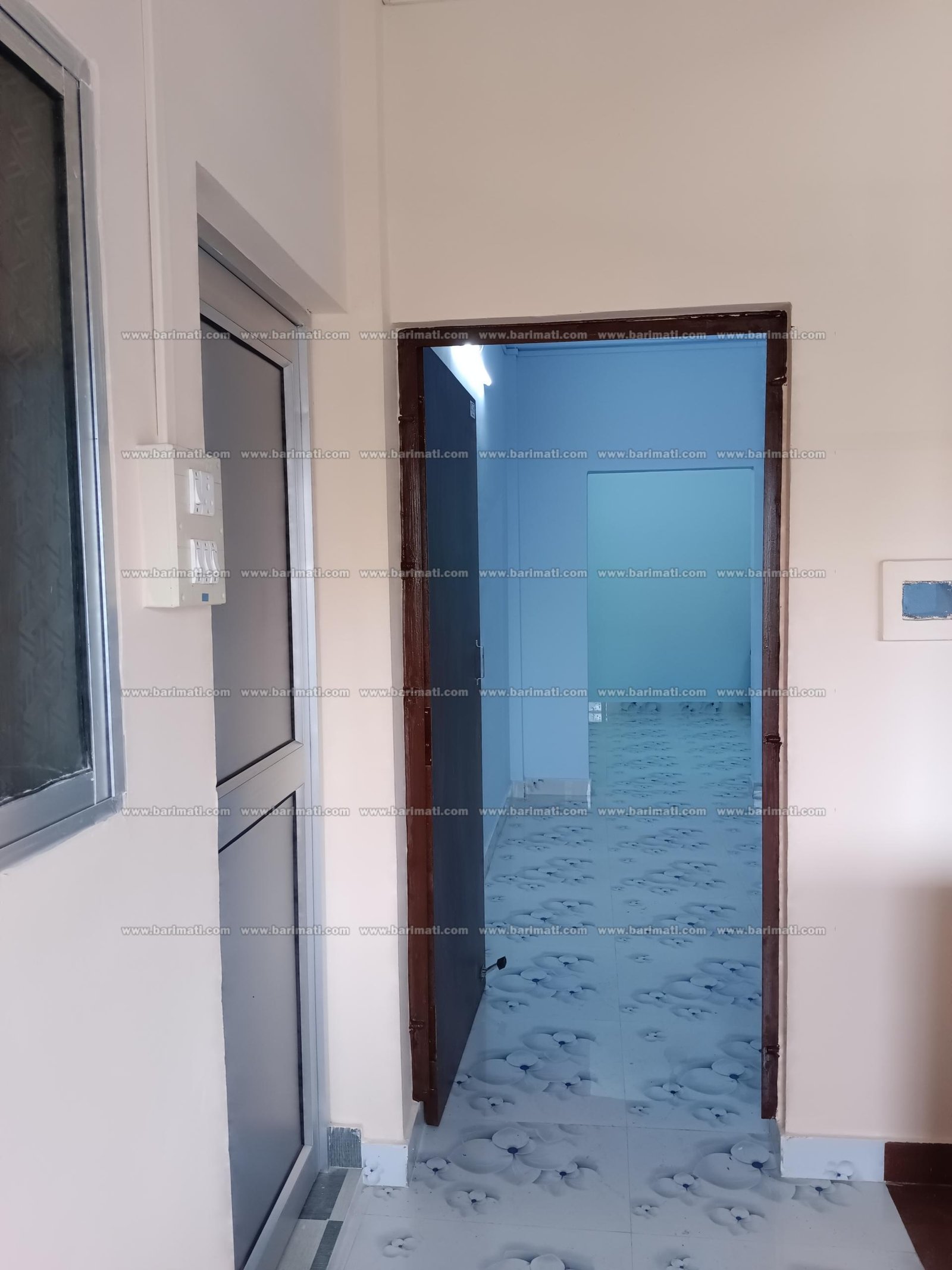 Chiring Chapori 1 BHK flat with modern features like AC and inverter, secure car parking, and water tank, offered at a reasonable monthly rent