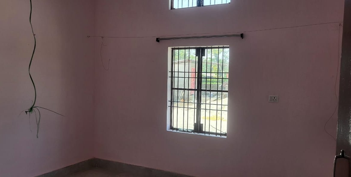 Low-rent 2 BHK house in South Amolapatty, Dibrugarh featuring ground floor layout and dedicated parking space, perfect for city living under ₹7000