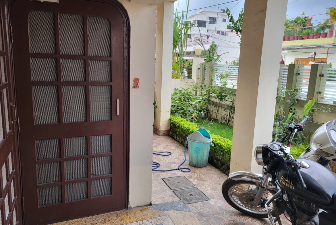 Pocket-friendly rental home near GMS Road, Dehradun—two bedrooms, convenient parking, and suitable for small families.