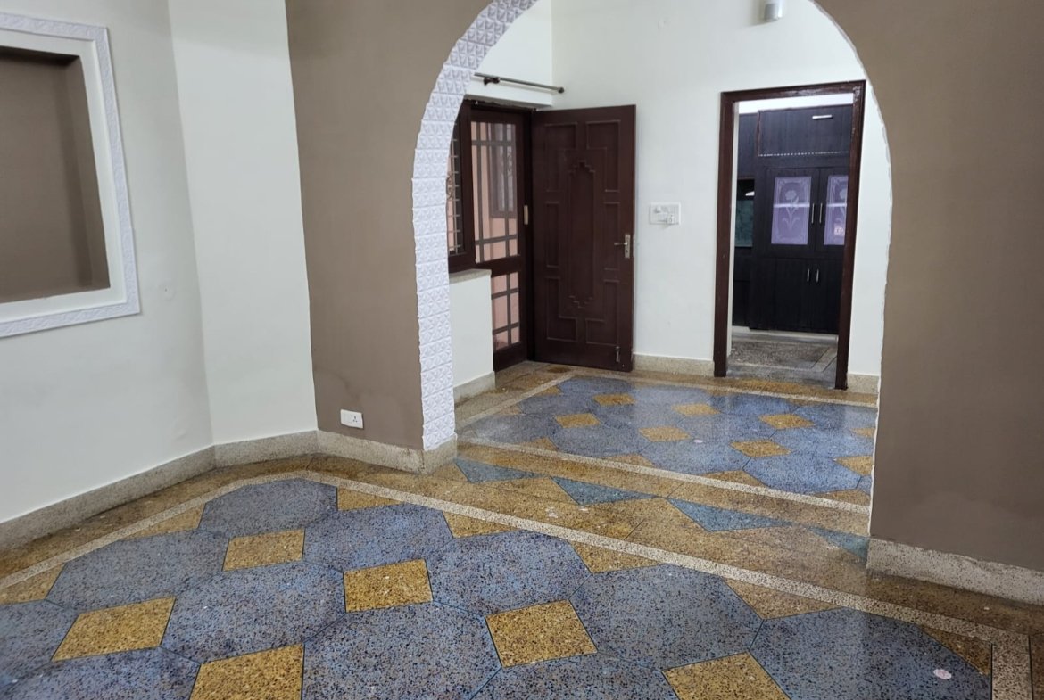 Bright and airy 2 BHK house for rent in Dehradun with dedicated car parking, located close to shops on GMS Road.