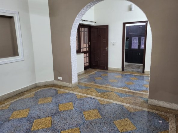 Bright and airy 2 BHK house for rent in Dehradun with dedicated car parking, located close to shops on GMS Road.
