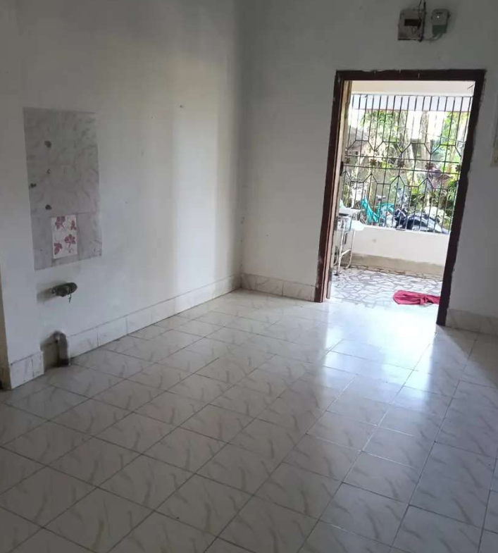 Prime Chiring Chapori, Dibrugarh! Get this excellent 2BHK house for rent with parking, just ₹13,000 per month. Visit barimati.com for full info, ID dib297.