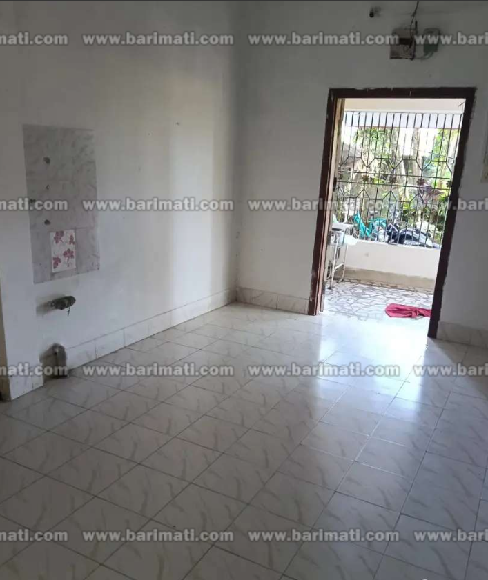 Prime Chiring Chapori, Dibrugarh! Get this excellent 2BHK house for rent with parking, just ₹13,000 per month. Visit barimati.com for full info, ID dib297.