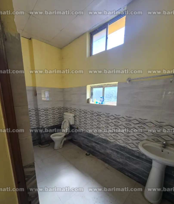 Affordable and central! Get this independent 2 BHK house in Dibrugarh town. Prime Sankardev Railway Colony spot, 1st floor, with parking. ₹13,000/month.
