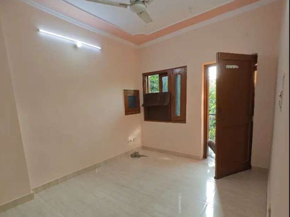 Only ₹16500 for 2BHK semi-furnished flat for rent in Paschim Vihar Delhi, Flat near Paschim Vihar East Metro