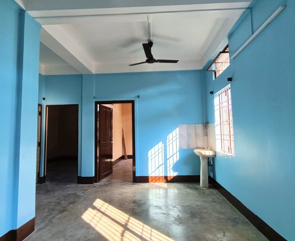 Prime Chiring Chapori spot! Get this independent 2BHK house for rent in Dibrugarh. Ground floor access, includes parking space. Perfect rental for ₹10,000. Check DIB300.