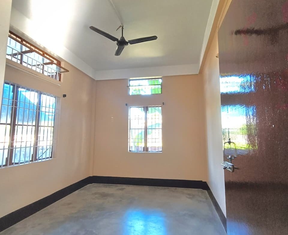 Chiring Chapori Gem! Independent 2 BHK house for rent in Dibrugarh, ideal for families or working bachelors. Ground floor access, parking available. Find this home with ID DIB300.