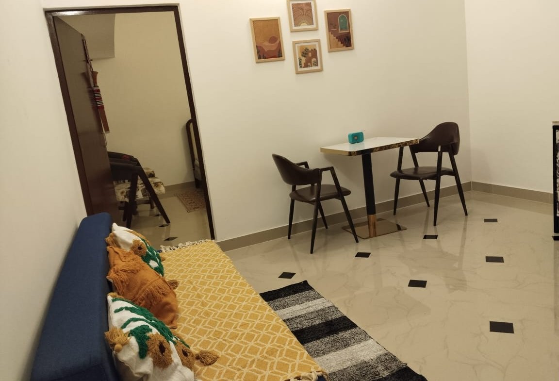 Invest smart! Very big 4 BHK house (3 bathrooms) for commercial purpose in Dibrugarh. Pub Banipur's prime location, suitable for all ventures. Rent is ₹60,000.