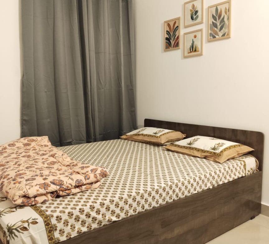 Exceptional value! Get this very big 4 BHK house for rent in Pub Banipur, Dibrugarh. Suitable for all commercial needs with 3 full bathrooms. Prime location, highly competitive rent.