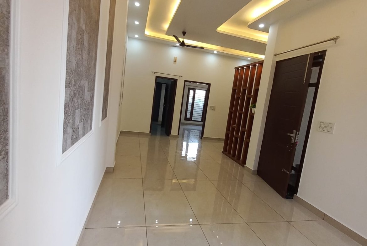 Big size 1 BHK independent house with car parking Banjarawala