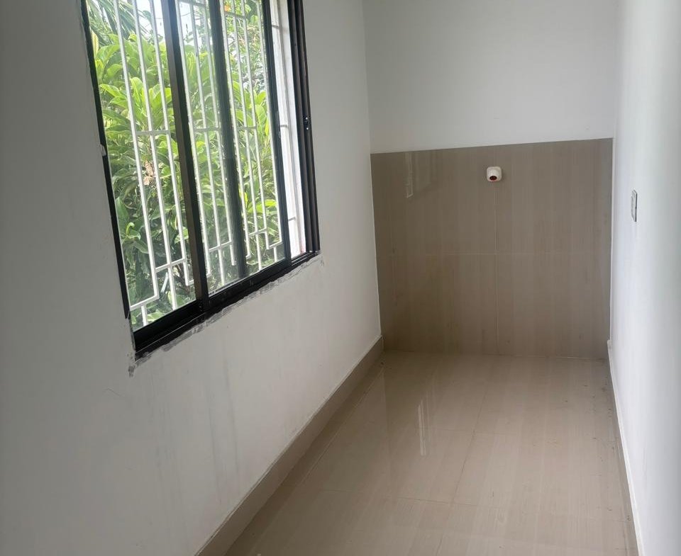 Dibrugarh rental! Find this modern 2BHK house for rent in Chiring Chapori. 2nd floor access, fully tiled, western bathrooms. Just ₹15,000, near the main road.