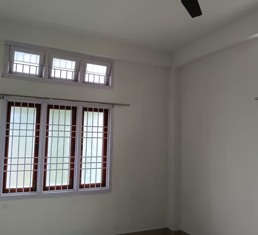 Chiring Chapori Gem! Fully featured 1-bedroom house for rent in Dibrugarh. First floor access, car parking, excellent low budget option for families. Under ₹10,000. ID DIB309.