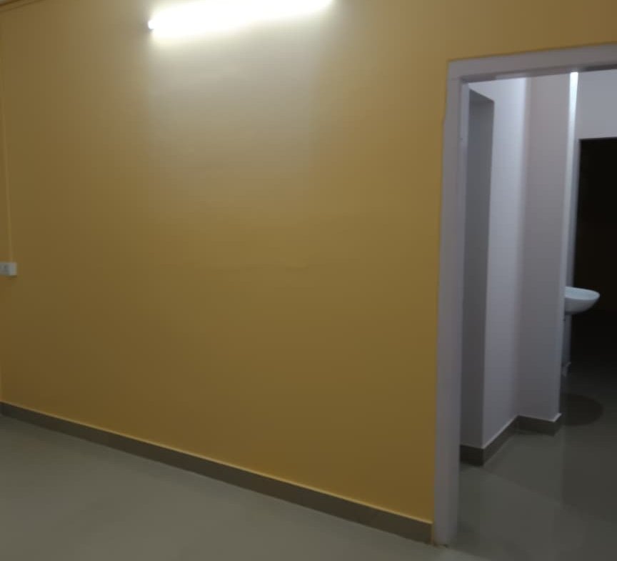 Looking for a house under ₹10,000 in Dibrugarh? This 1 BHK for rent in Chiring Chapori offers first floor convenience and car parking. Near Mohamaya Restaurant. Property DIB309.