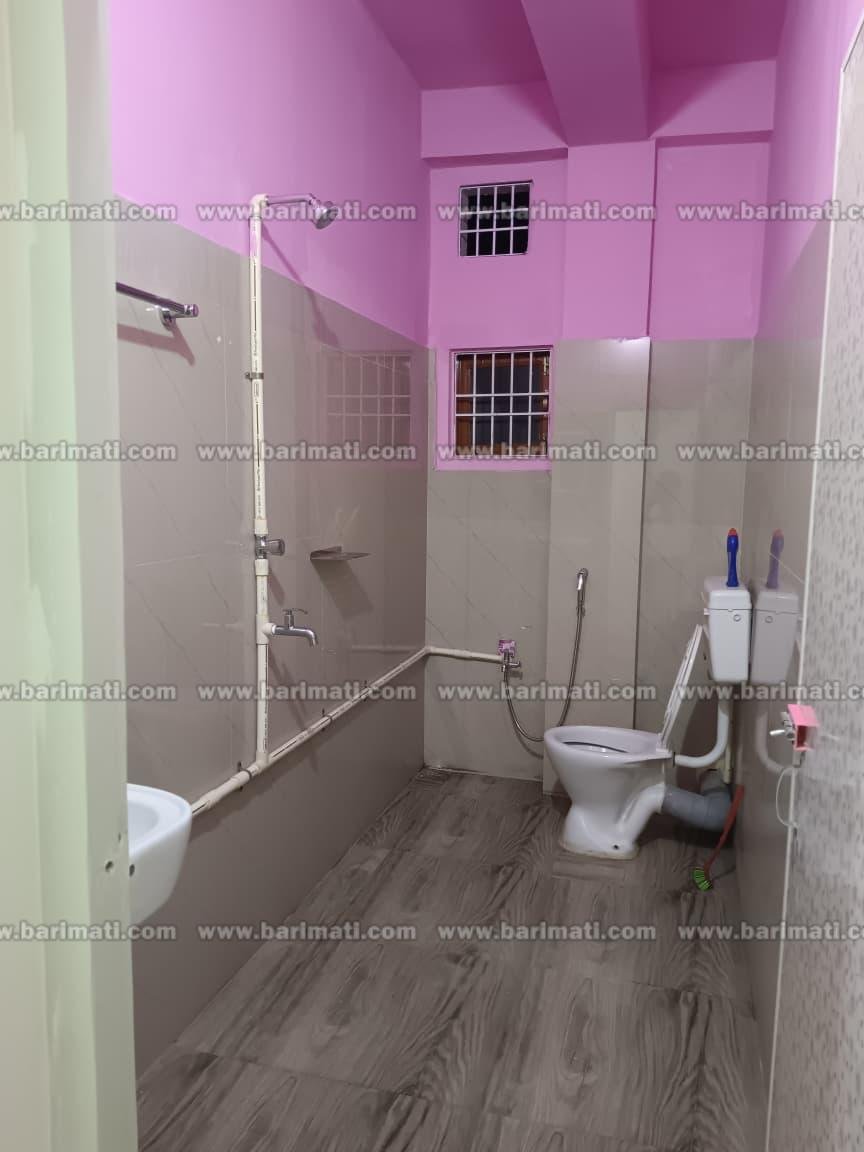 Dibrugarh town area rental! Find this perfect 1BHK house for rent in Chiring Chapori. First floor, car parking, great for working bachelors. Only ₹10,000. DIB309.