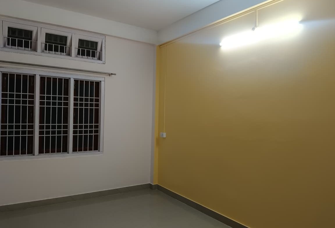 Affordable 1 BHK house for rent near Mohamaya Restaurant, Chiring Chapori, Dibrugarh. First floor with car parking, ideal for students. Price under ₹10k. DIB309.