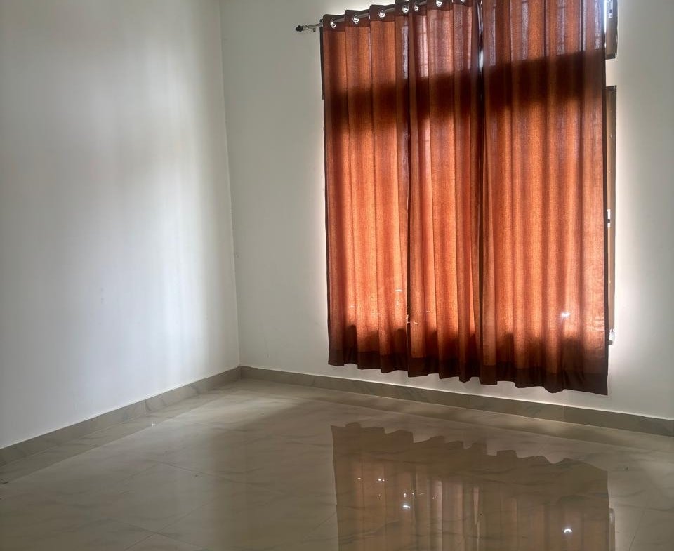 Rent this fantastic 2 BHK house in Dibrugarh's Chiring Chapori. A modern, fully tiled home with western bathrooms on the 2nd floor. Prime spot near the main road, ₹15k.