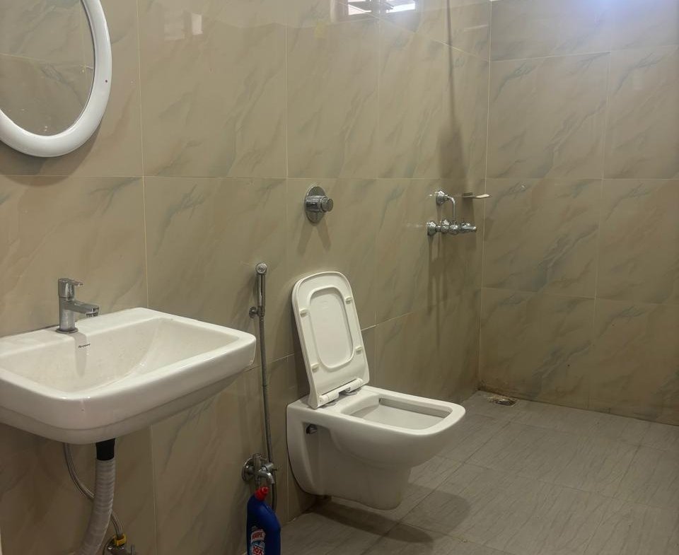 Dibrugarh's Chiring Chapori offers this beautiful, newly built 2 BHK house for rent. It's fully tiled, has western bathrooms, and is on the 2nd floor near the main road for ₹15,000.