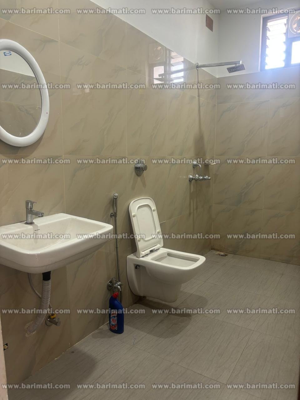 Dibrugarh's Chiring Chapori offers this beautiful, newly built 2 BHK house for rent. It's fully tiled, has western bathrooms, and is on the 2nd floor near the main road for ₹15,000.