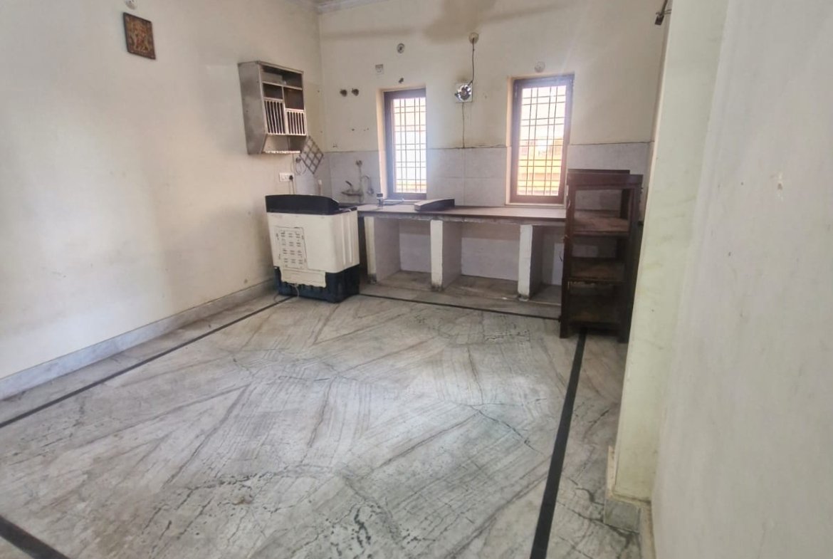 1 bhk house for rent kargi chowk dehradun ground floor with parking 8500 rupees id doon48