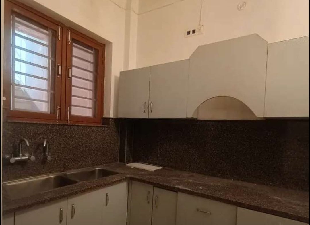 Two-room apartment for rent in Dehradun, Ajabpur Kalan area. Monthly rent 10k. Property ID: Doon99.